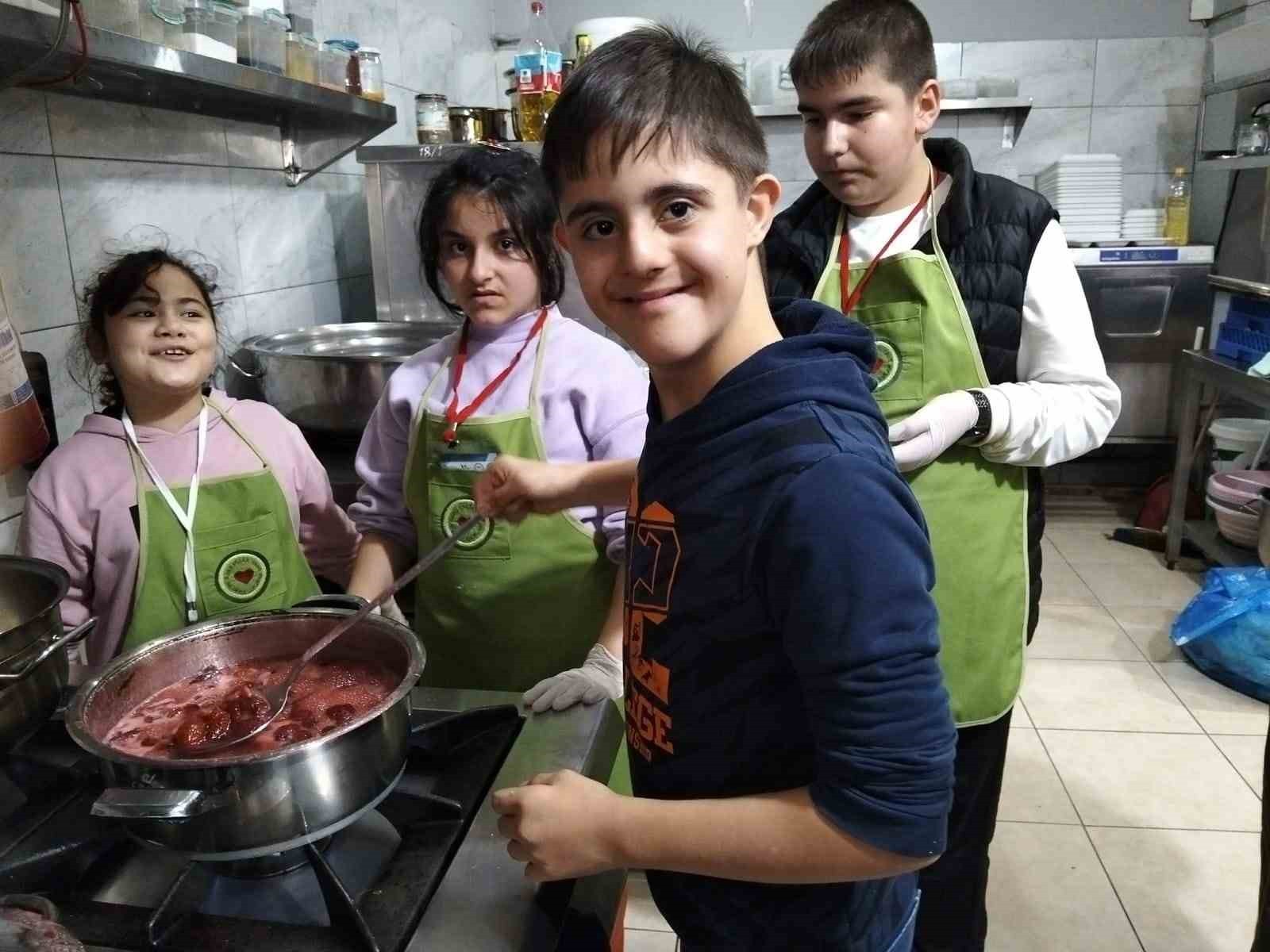 SAMSUN’DA ÖZEL GEREKSİNİMLİ ÖĞRENCİLER İÇİN HAZIRLANAN "ÖZEL KALPLERLE SAĞLIKLI ADIMLAR" PROJESİ...