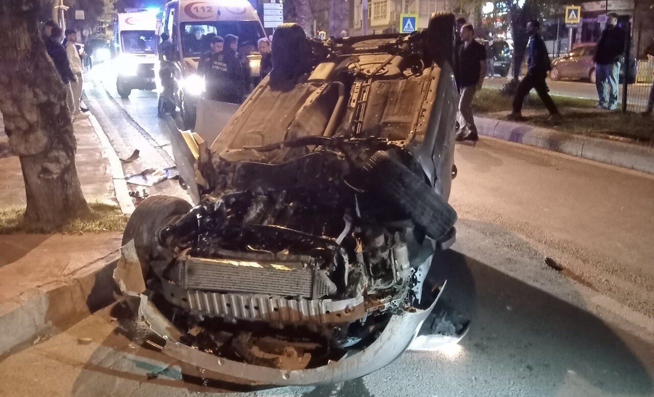 SAMSUN’DA TAKLA ATAN OTOMOBİLİN SÜRÜCÜSÜ YARALANDI.