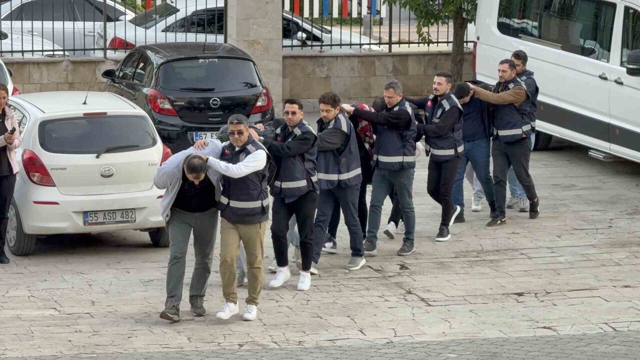 SAMSUN MERKEZ 5 İLDE DÜZENLENEN DOLANDIRICILIK OPERASYONU NUNDA 12 KİŞİ GÖZALTINA ALINDI.