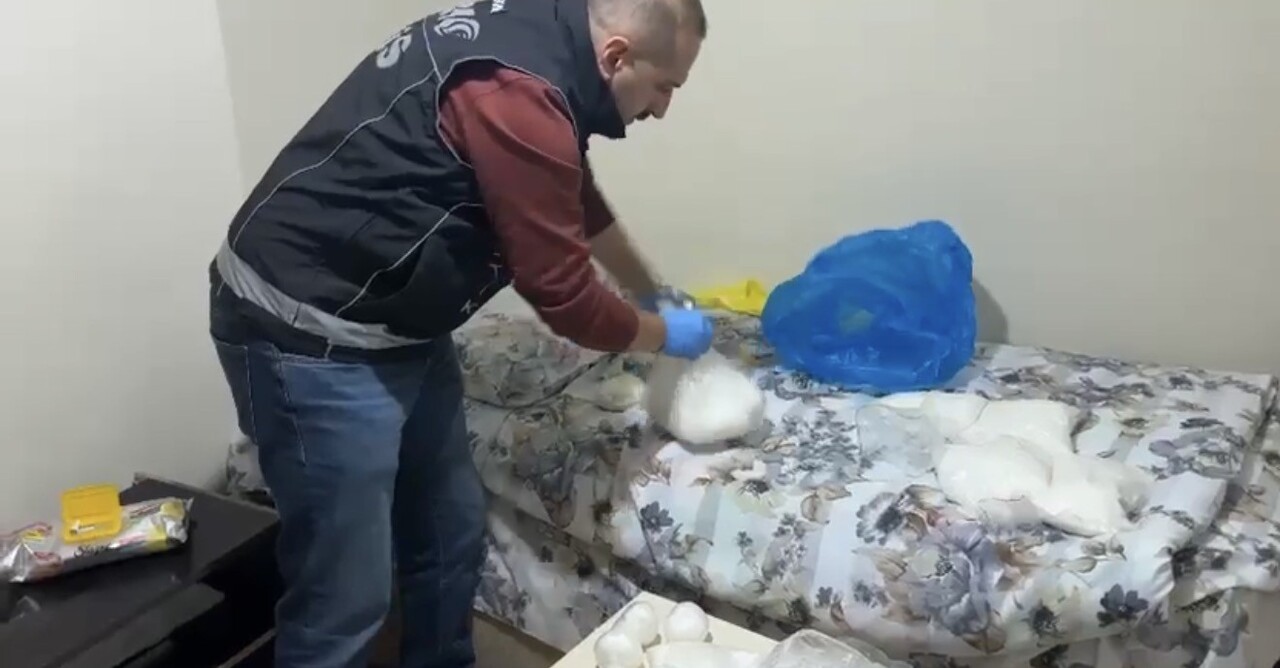 SAMSUN POLİSİ, UYUŞTURUCU TİCARETİNİ ORGANİZE ŞEKİLDE YÜRÜTTÜĞÜ TESPİT EDİLEN İKİ ŞÜPHELİYE AİT...