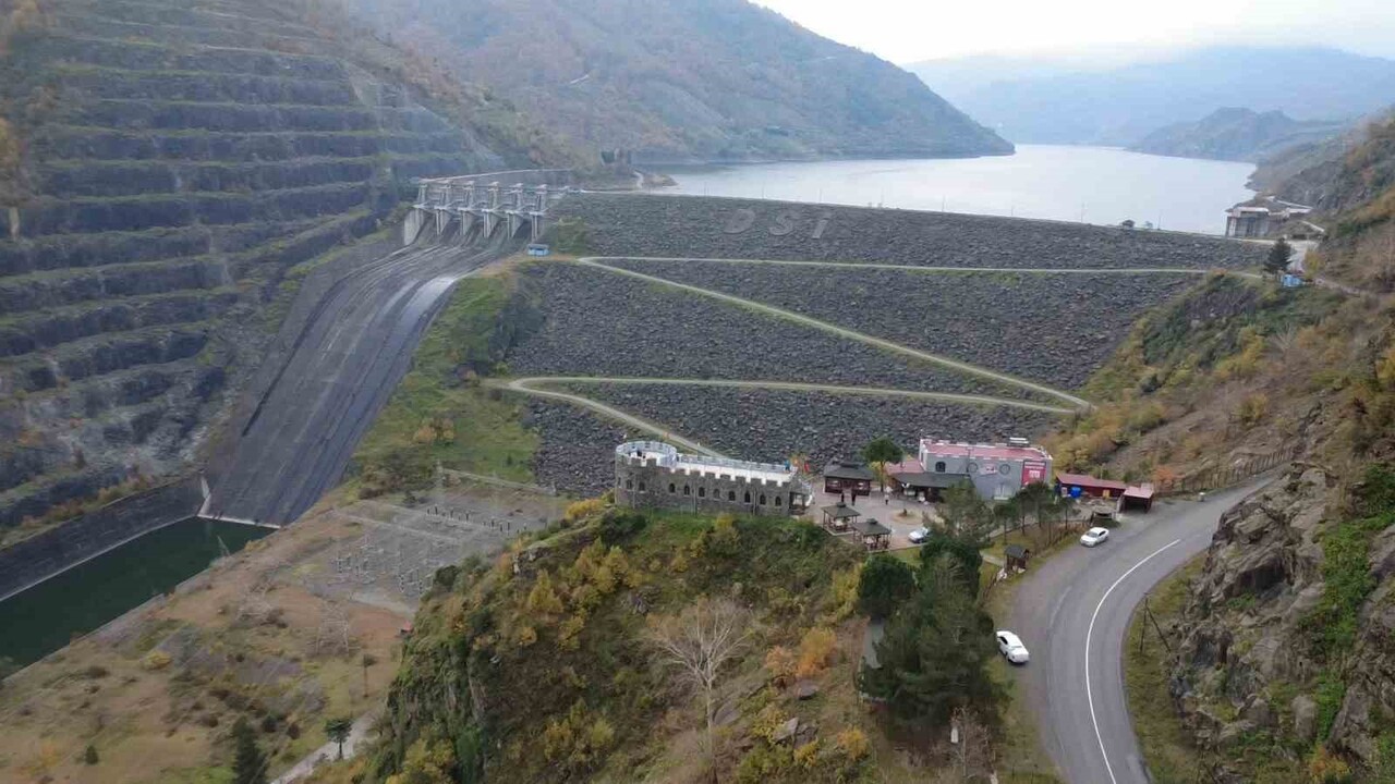 SAMSUN’UN AYVACIK İLÇESİNDE BULUNAN SUAT UĞURLU BARAJI’NDA BİR SÜREDİR DEVAM EDEN BAKIM VE ONARIM...