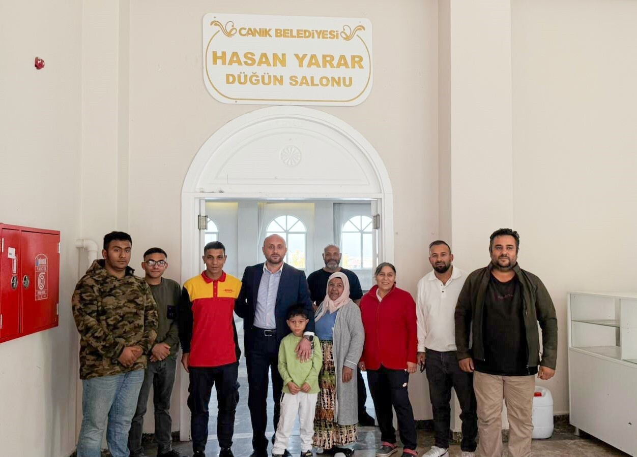 SAMSUN’UN CANİK BELEDİYESİ, ŞEHRİN SEVİLEN SOKAK SANATÇISI CÜMBÜŞÇÜ HASAN'IN ADINI, HATIRALARIYLA...