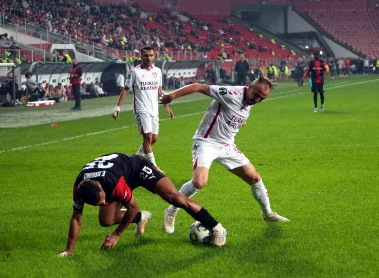 SAMSUNSPOR - HAMRUN MAÇININ İKİNCİ YARISINDAN KARELER.