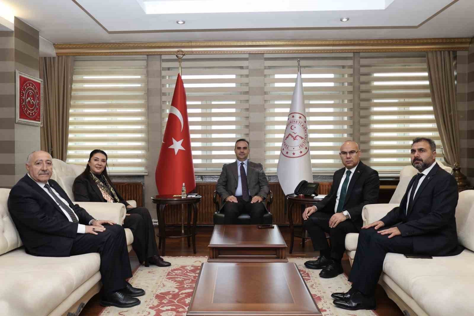 SANAYİ VE TEKNOLOJİ BAKANI KACIR AĞRI VALİLİĞİNİ ZİYARET ETTİ