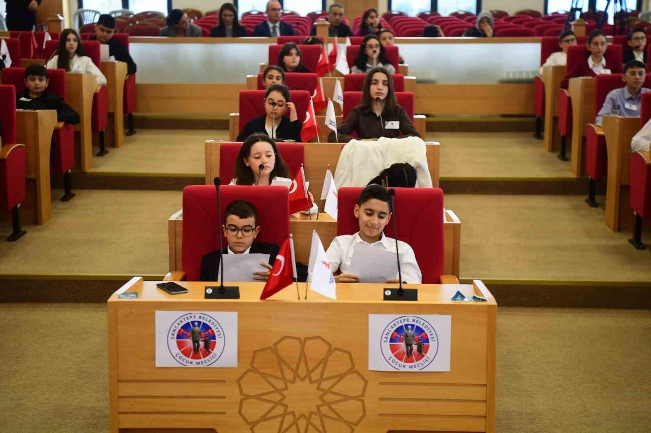 SANCAKTEPE’DE DÜNYA ÇOCUK HAKLARI GÜNÜ’NDE 'ÇOCUK MECLİSİ' İLK OTURUMUNU...