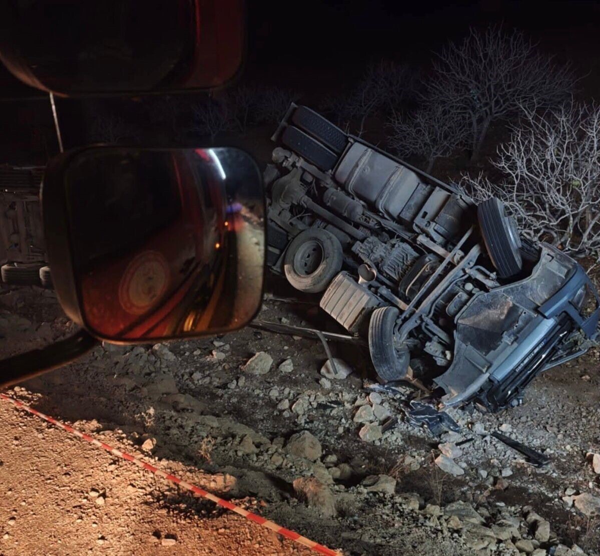 ŞANLIURFA'NIN BOZOVA İLÇESİNDE KONTROLDEN ÇIKAN TIRIN DEVRİLMESİ SONUCU SÜRÜCÜ HAYATINI...