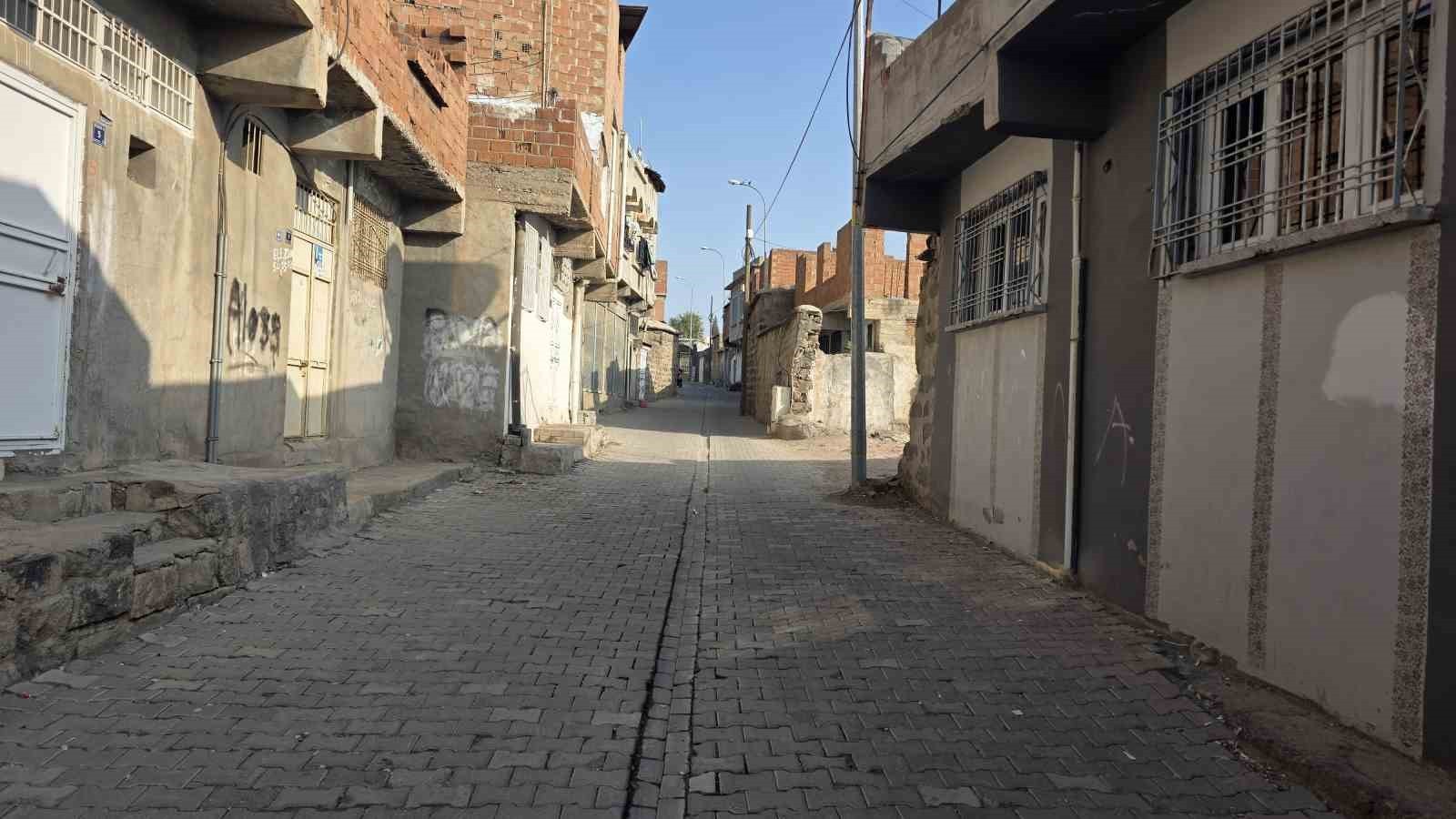 ŞANLIURFA'NIN SİVEREK İLÇESİNDE BİR EVDE HUSUMETLİ TARAFLAR ARASINDA ÇIKAN SİLAHLI ÇATIŞMADA 1...