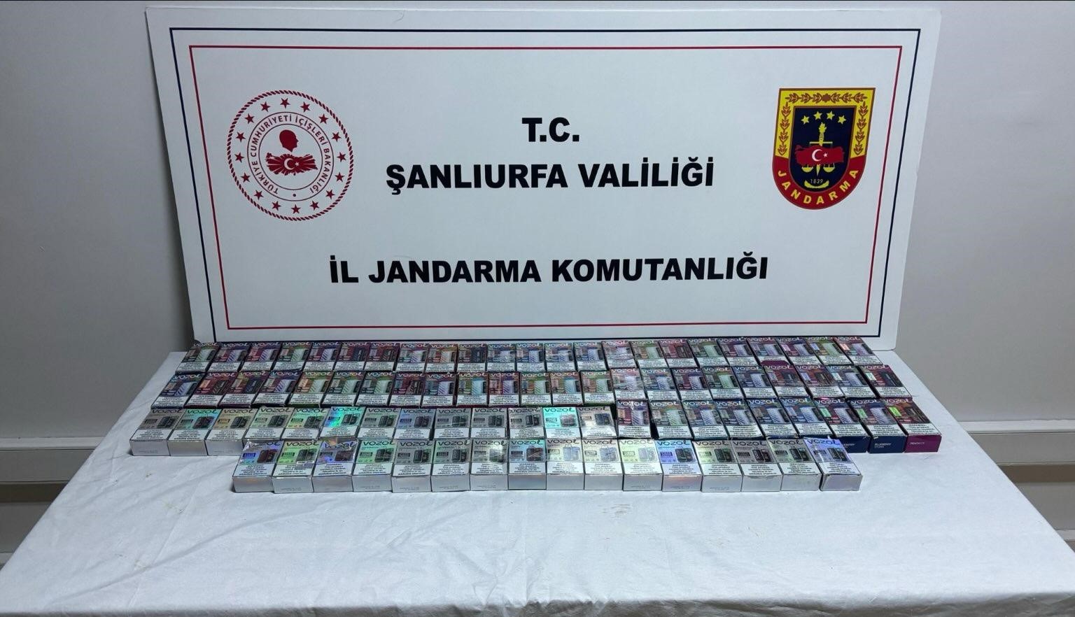 ŞANLIURFA’DA DURDURULAN ARAÇTA 84 PAKET KAÇAK SİGARA ELE GEÇİRİLDİ