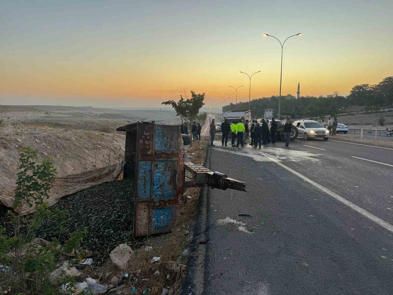 ŞANLIURFA’DA TRAKTÖR İLE KAMYONET ÇARPIŞTI: 2 YARALI