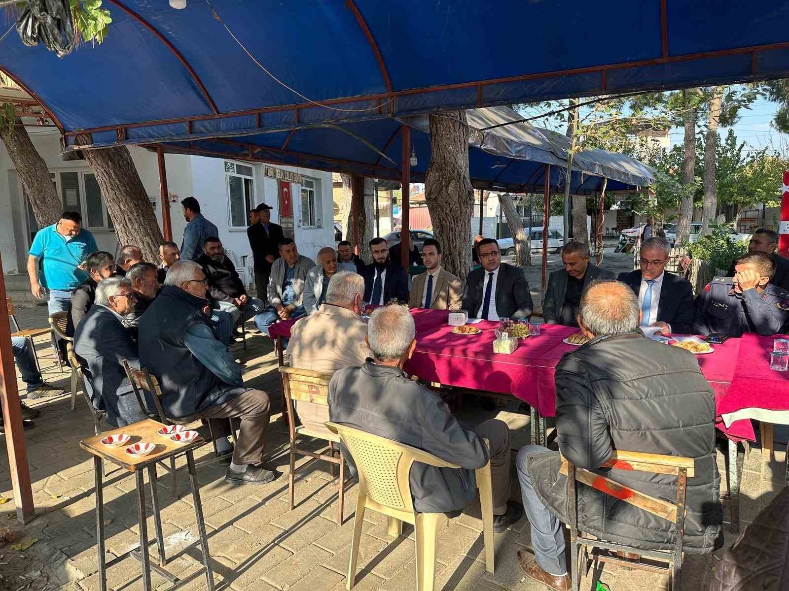 SARIGÖL KAYMAKAMI HALİL DALAK, DAİRE AMİRLERİYLE BİRLİKTE MAHALLE HALKIYLA BULUŞMALARINI...