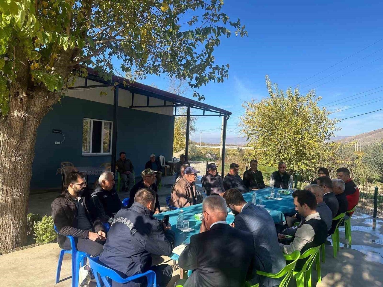 SARIGÖL KAYMAKAMI HALİL DALAK, İLÇE GENELİNDEKİ MAHALLE ZİYARETLERİNİ KURUM AMİRLERİ İLE BİRLİKTE...