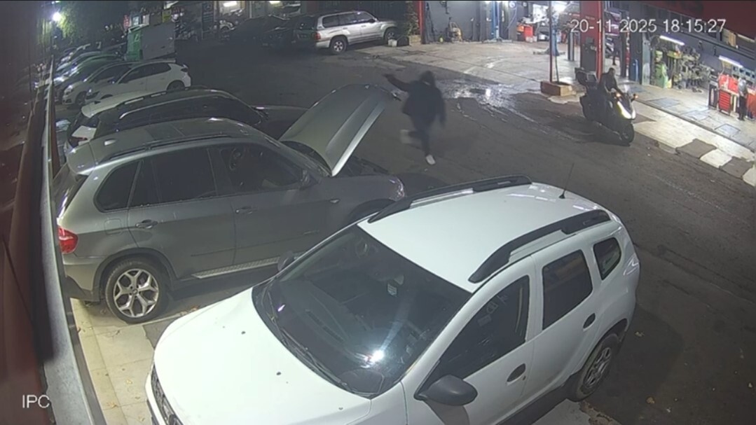 SARIYER MASLAK OTO SANAYİ'NDE KAPÜŞONLU BİR ŞAHIS, TAMİRHANEYE SİLAHLI SALDIRI DÜZENLEDİ....