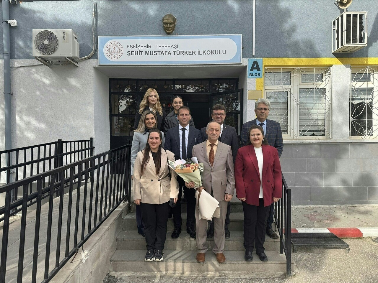 . ŞEHRİN EN KIDEMLİ ÖĞRETMENİNİ ZİYARET ETTİLER