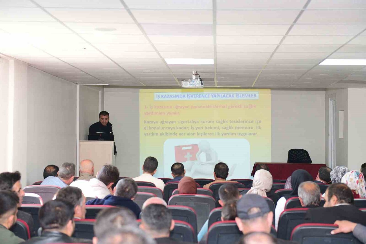 SERVİS ŞOFÖRLERİ VE REHBER PERSONELLERE İŞ SAĞLIĞI VE GÜVENLİĞİ EĞİTİMİ VERİLDİ