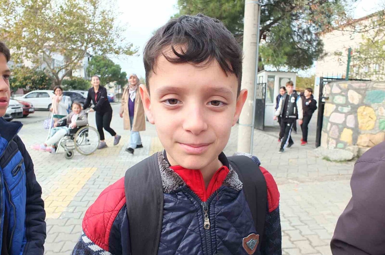 SEZAİ BUDAK ADLI ÖĞRENCİ, "PAMUK ŞEKERİNİ ÇOK SEVİYORUM. ALLAH HAYIRLARINI KABUL ETSİN. TEŞEKKÜR...