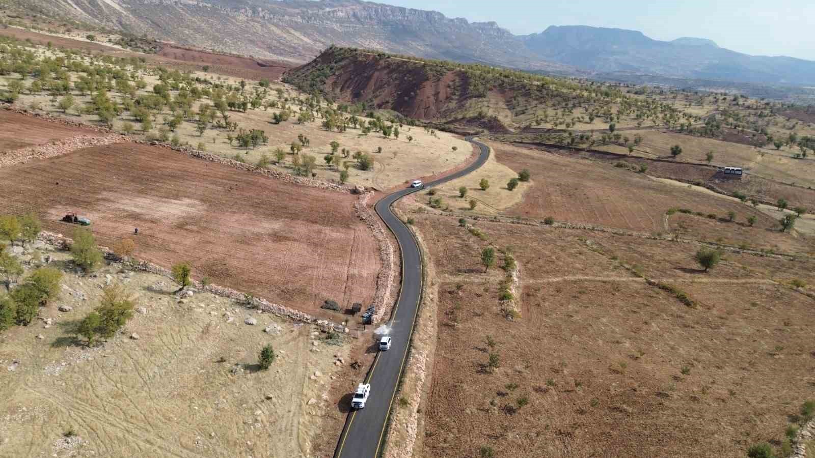 SİİRT'İN ERUH İLÇESİ KIRSALINDA 29 BİN 350 METRE ASFALT ÇALIŞMASI TAMAMLANDI.