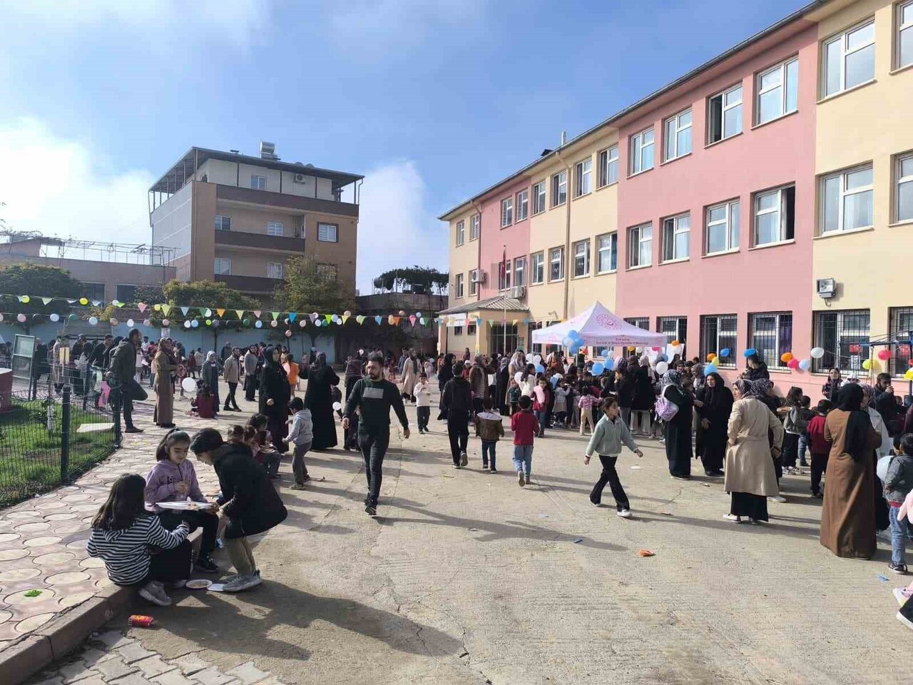 SİİRT’İN KURTALAN İLÇESİNE BAĞLI KAYABAĞLAR BELDESİNDE, 20 KASIM DÜNYA ÇOCUK HAKLARI GÜNÜ ÇEŞİTLİ...