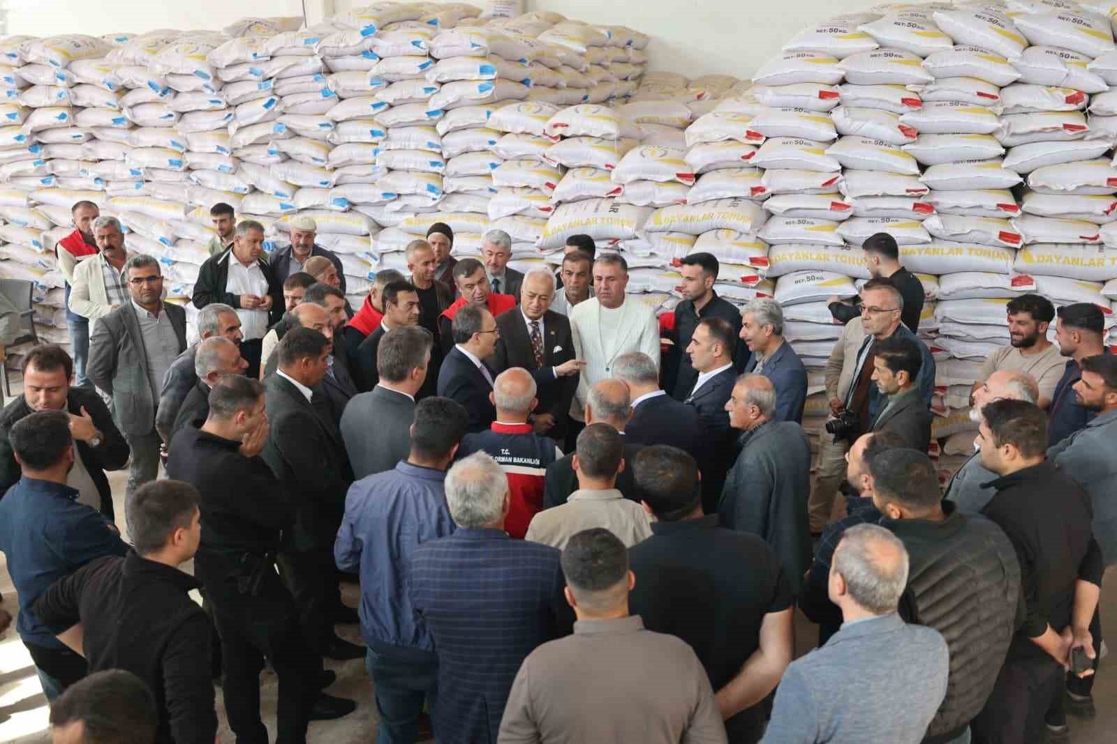 SİİRT’TE 13 MİLYON 333 BİN 333 LİRA BÜTÇEYLE 15 BİN DEKARLIK ALANDA ÜRETİLEN 203 TON KIRMIZI...