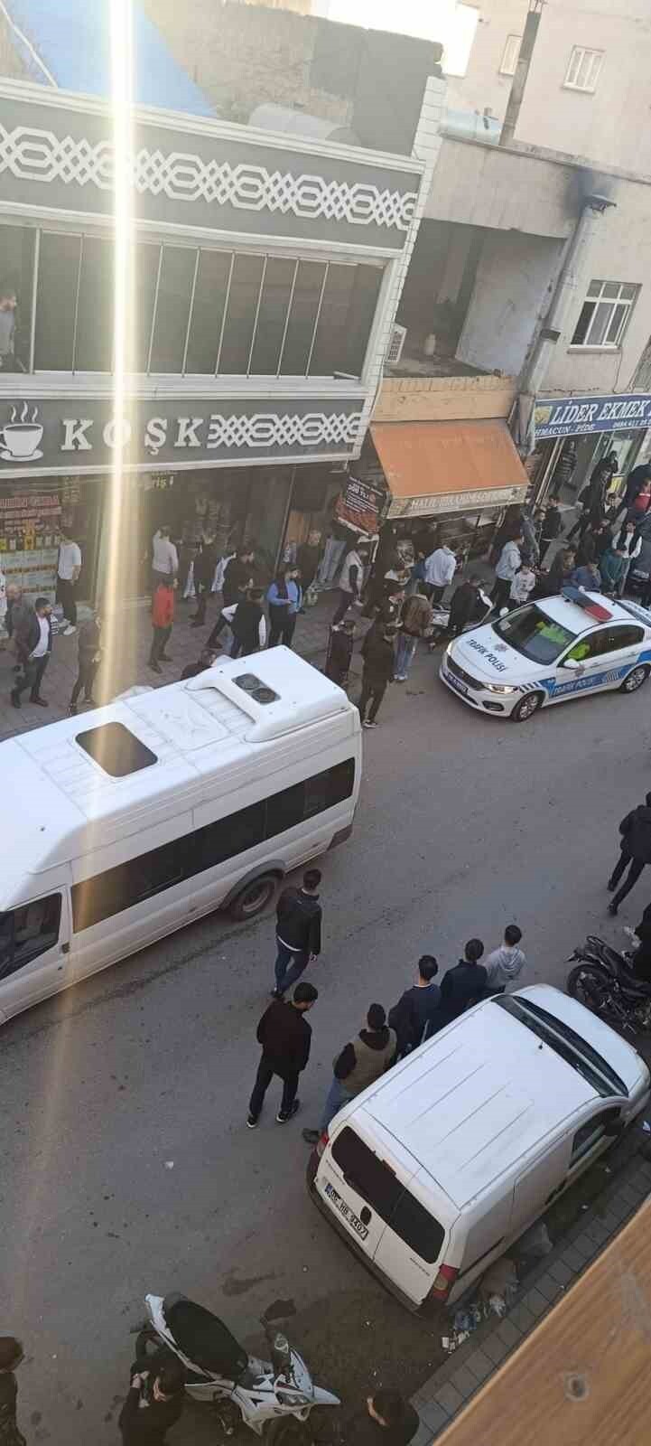 SİİRT’TE İKİ GRUP ARASINDA ÇIKAN BIÇAKLI KAVGADA 2 KİŞİ YARALANDI.