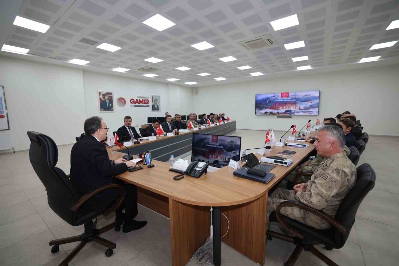 SİİRT VALİDİ KEMAL KIZILKAYA, EKİM ASAYİŞ VE GÜVENLİK TOPLANTISINDA SUÇ OLAYLARININ YÜZDE 98’İNİN...