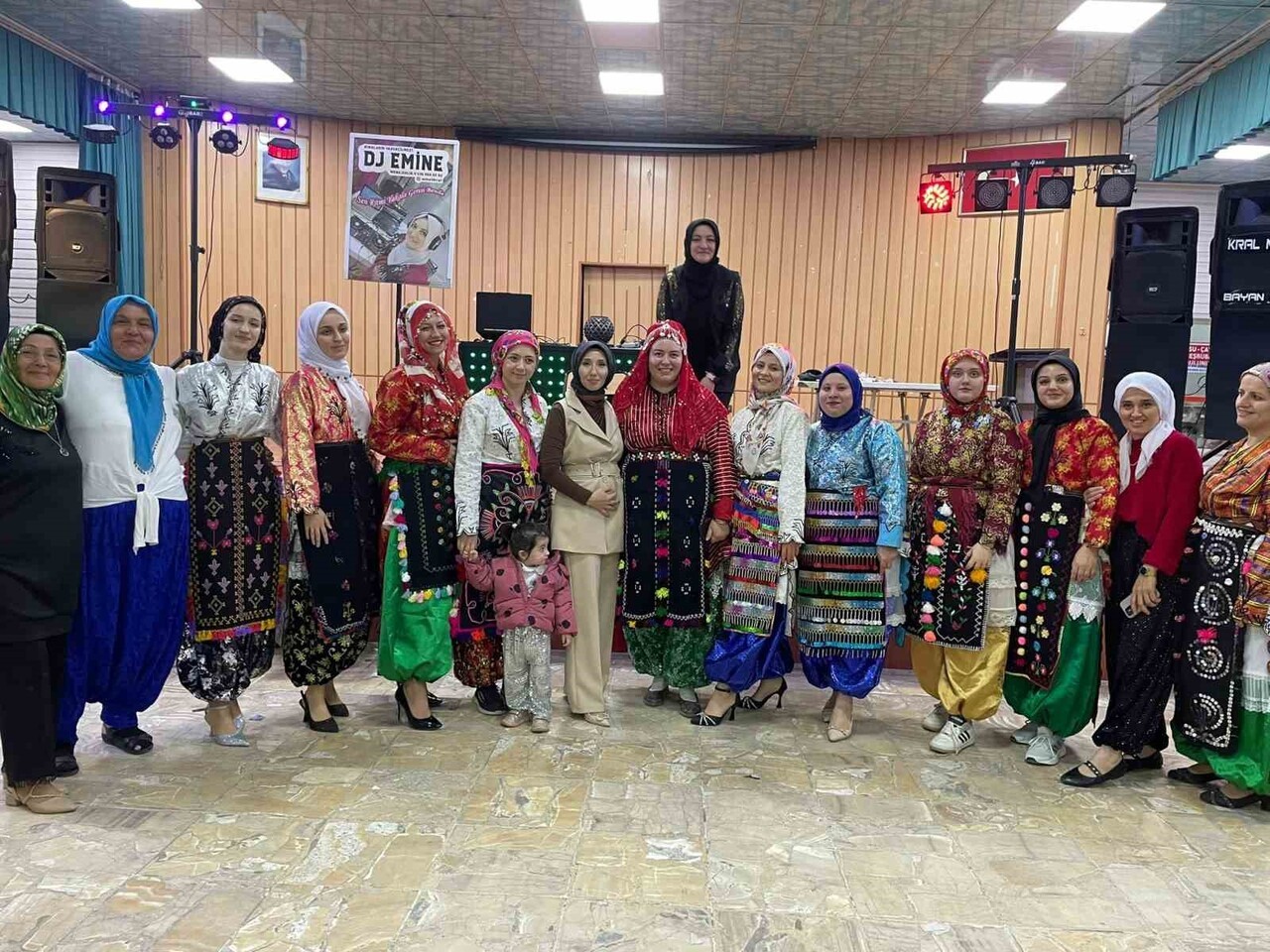 SİMAV’DA KADINLAR TARAFINDAN DÜZENLENEN "ÜÇ ETEK GECESİ"  İLGİ GÖRDÜ