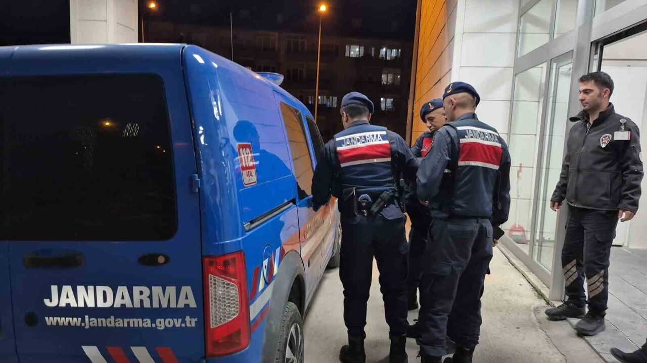 SİNOP'TA MÜŞTERİSİNİ TIRAŞ EDEN BERBERE SİLAHLA SALDIRARAK KAÇAN 2 KİŞİ, BARTIN'IN AMASRA...