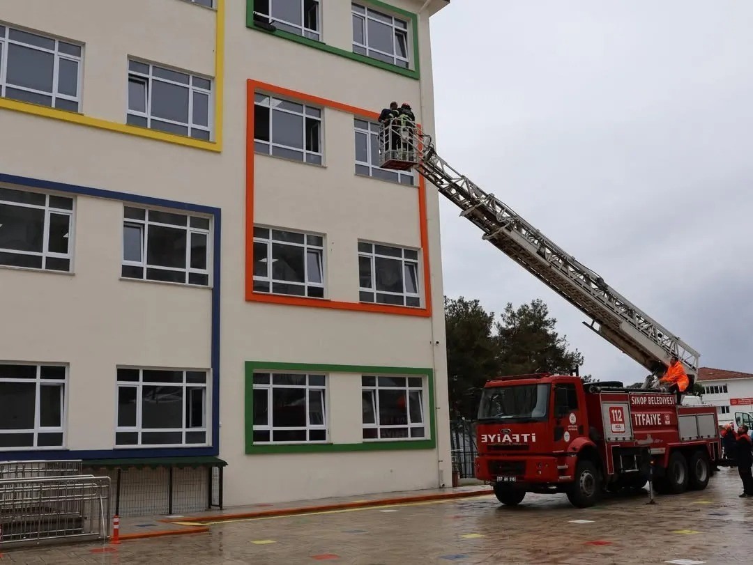 SİNOP’TA AFET RİSKLERİNİ AZALTMA GÜNÜ KAPSAMINDA, AFET FARKINDALIK VE TAHLİYE TATBİKATI...