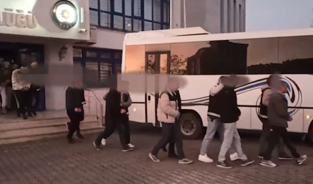 SİNOP’TA DÜZENLENEN NARKOTİK OPERASYONDA YÜKLÜ MİKTARDA UYUŞTURUCU ELE GEÇİRİLİRKEN, GÖZALTINA...