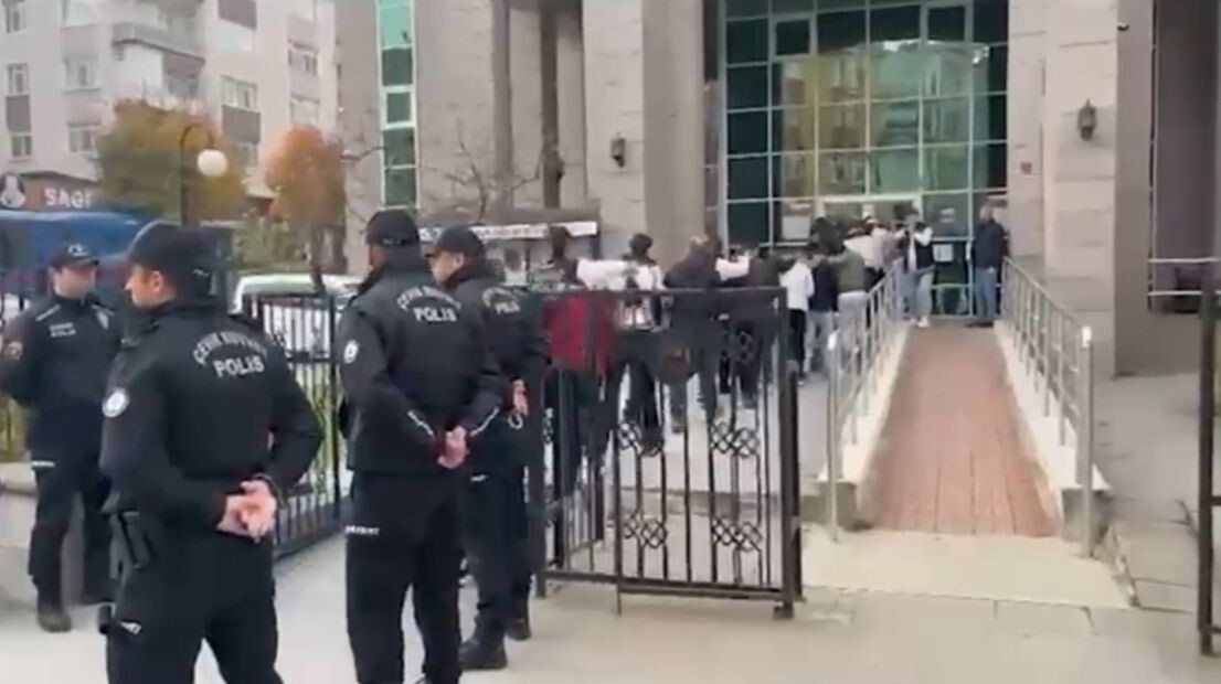 SİNOP’TA DÜZENLENEN NARKOTİK OPERASYONDA YÜKLÜ MİKTARDA UYUŞTURUCU ELE GEÇİRİLİRKEN, GÖZALTINA...