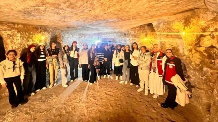 ŞIRNAK AİLE VE SOSYAL HİZMETLER İL MÜDÜRLÜĞÜ, ODES PROJESİ KAPSAMINDA 20 ÖĞRENCİYLE MARDİN’E...