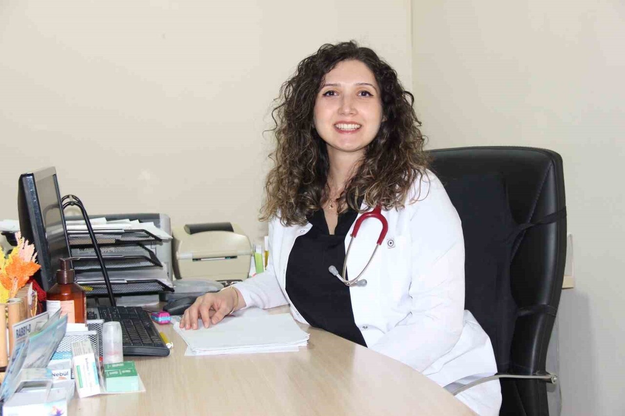 SİVAS DEVLET HASTANESİ GÖĞÜS HASTALIKLARI UZMANI DR. ZÜBEYDE ALTUN ARSLANTAŞ, TÜTÜN KULLANIMININ...