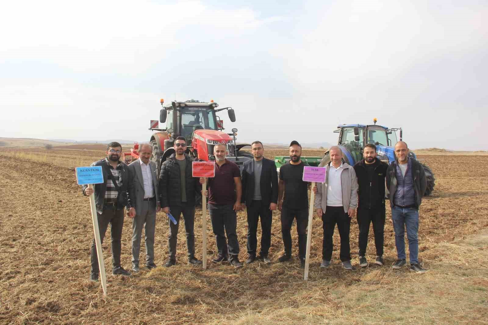 SİVAS’TA KAMU-ÜNİVERSİTE İŞBİRLİĞİ ÇERÇEVESİNDE 5 FARKLI EKMEKLİK BUĞDAY TOHUMU, İLK KEZ TOPRAKLA...