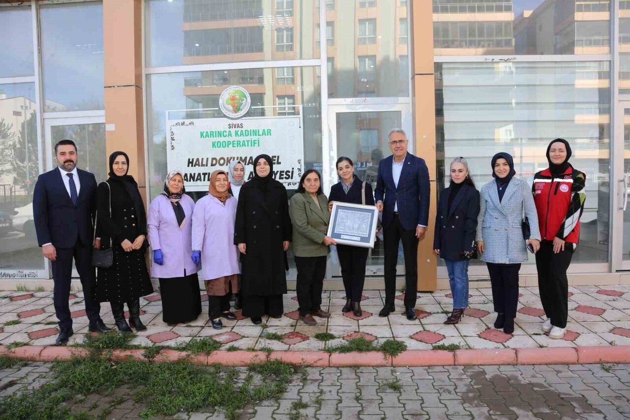 SİVAS TİCARET VE SANAYİ ODASI YÖNETİM KURULU BAŞKANI ZEKİ ÖZDEMİR, SİVAS VALİ YARDIMCISI İHSAN...