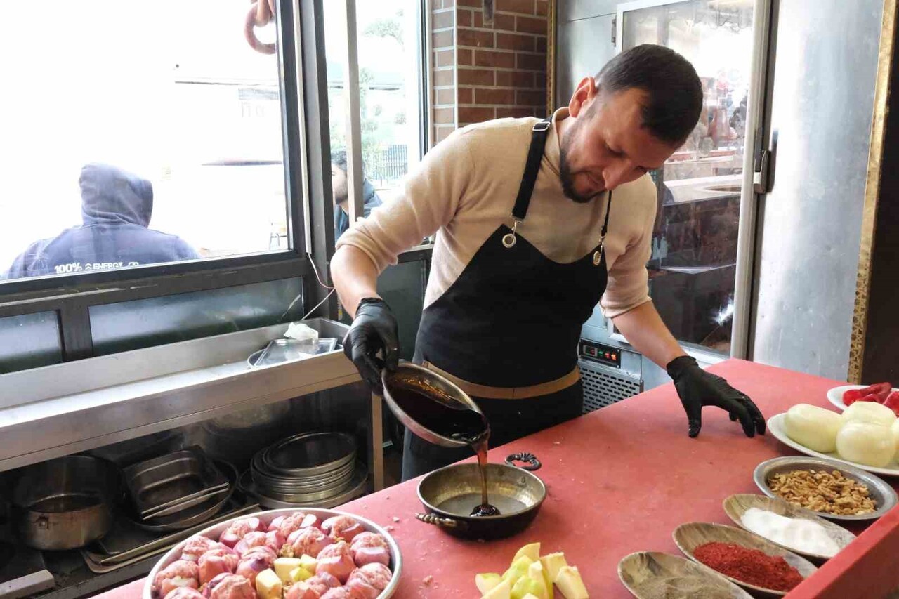 SOĞAN KEBABININ FAYDALI VE FİYATI HAKKINDA BİLGİ VEREN İŞLETMECİ ŞÜKRÜ SAVUN, "SOĞAN KEBABI...