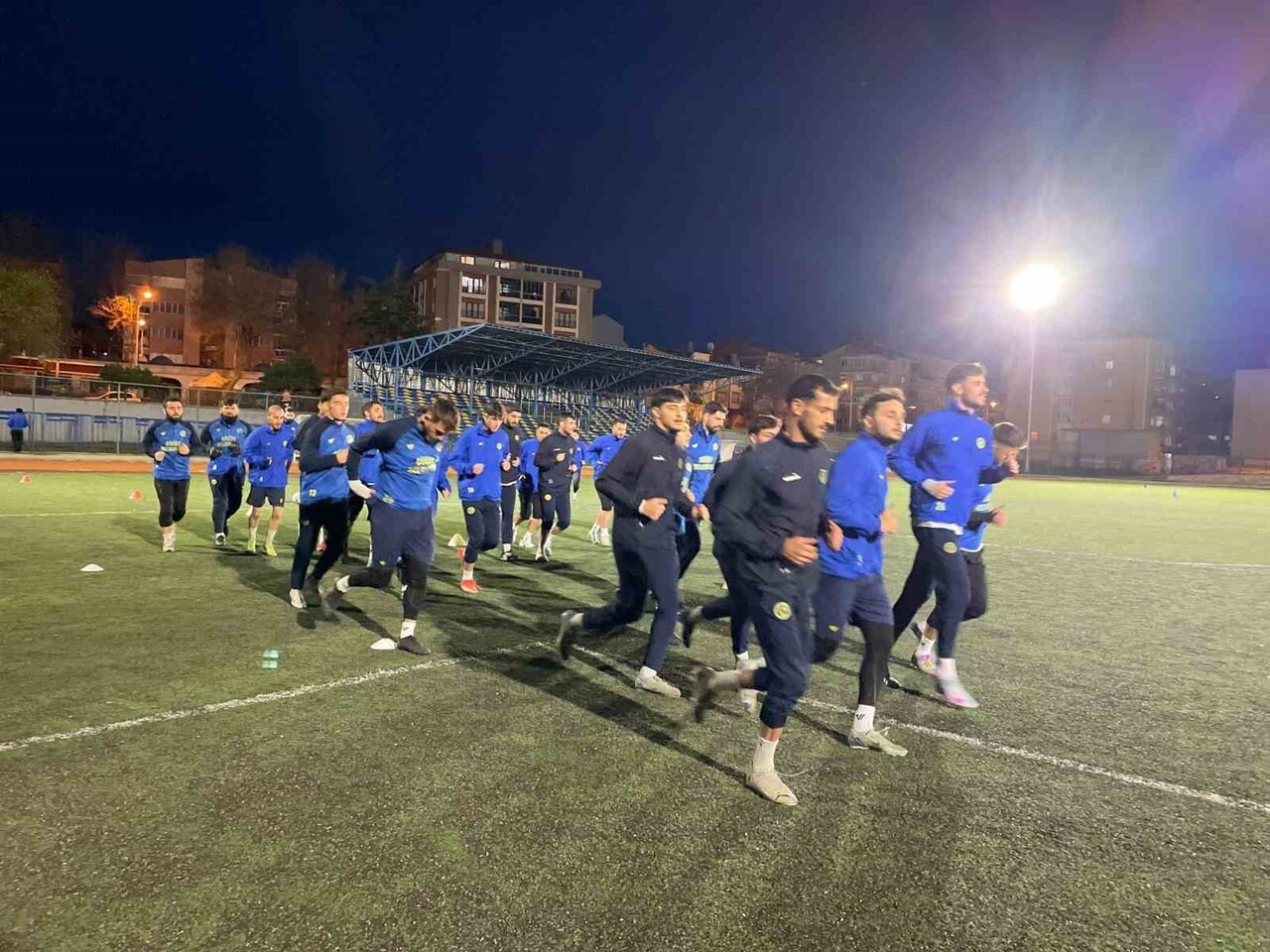 SÖĞÜTSPOR YALOVASPOR MAÇININ HAZIRLIKLARINI SÜRDÜRÜYOR