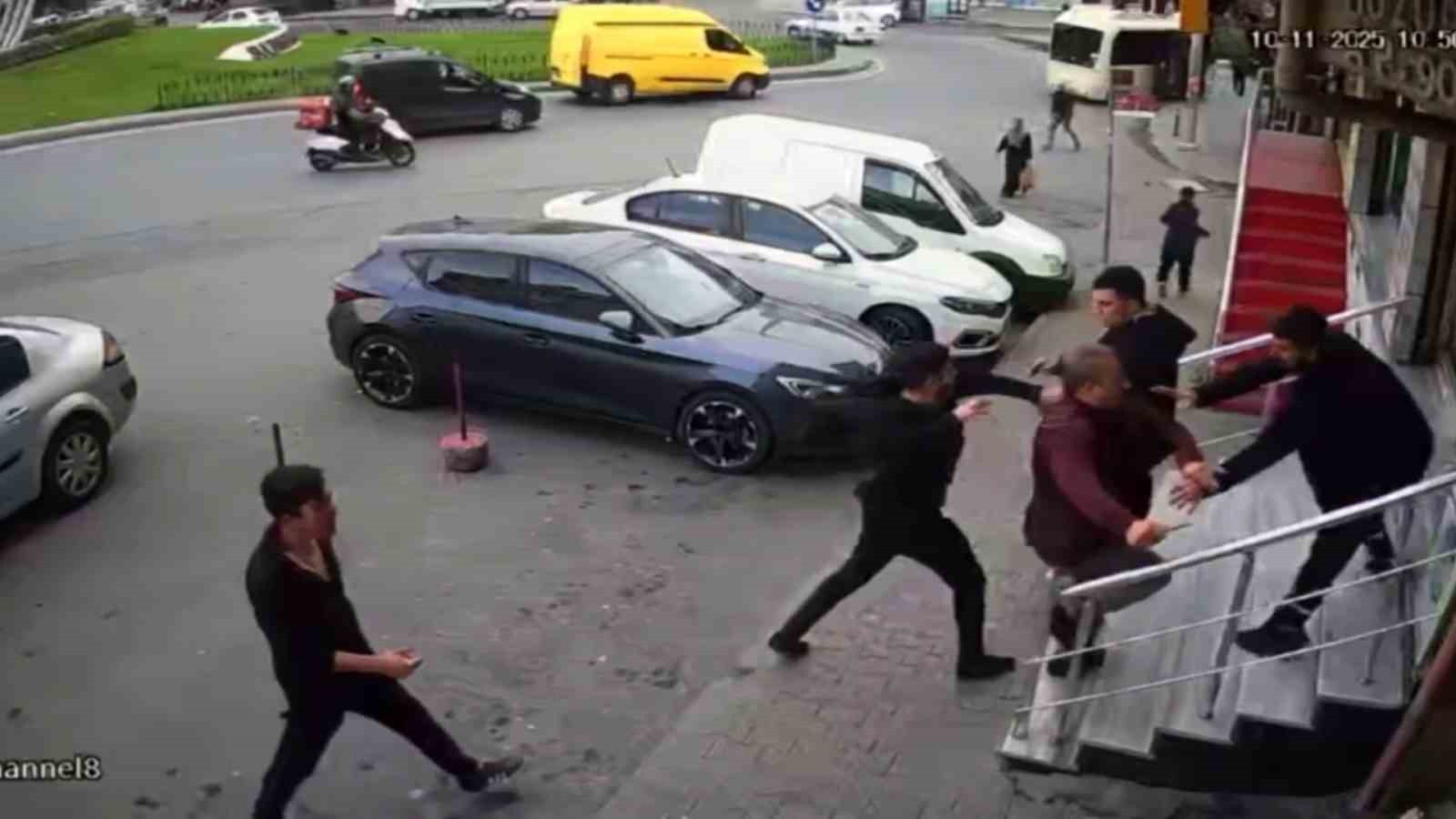 STAJYER ELEMANIN SABIKALI OLDUĞU ÖĞRENİLEN BABASI, İKİ OĞLU İLE BİRLİKTE İŞ YERİNİ BASARAK İŞLETME...