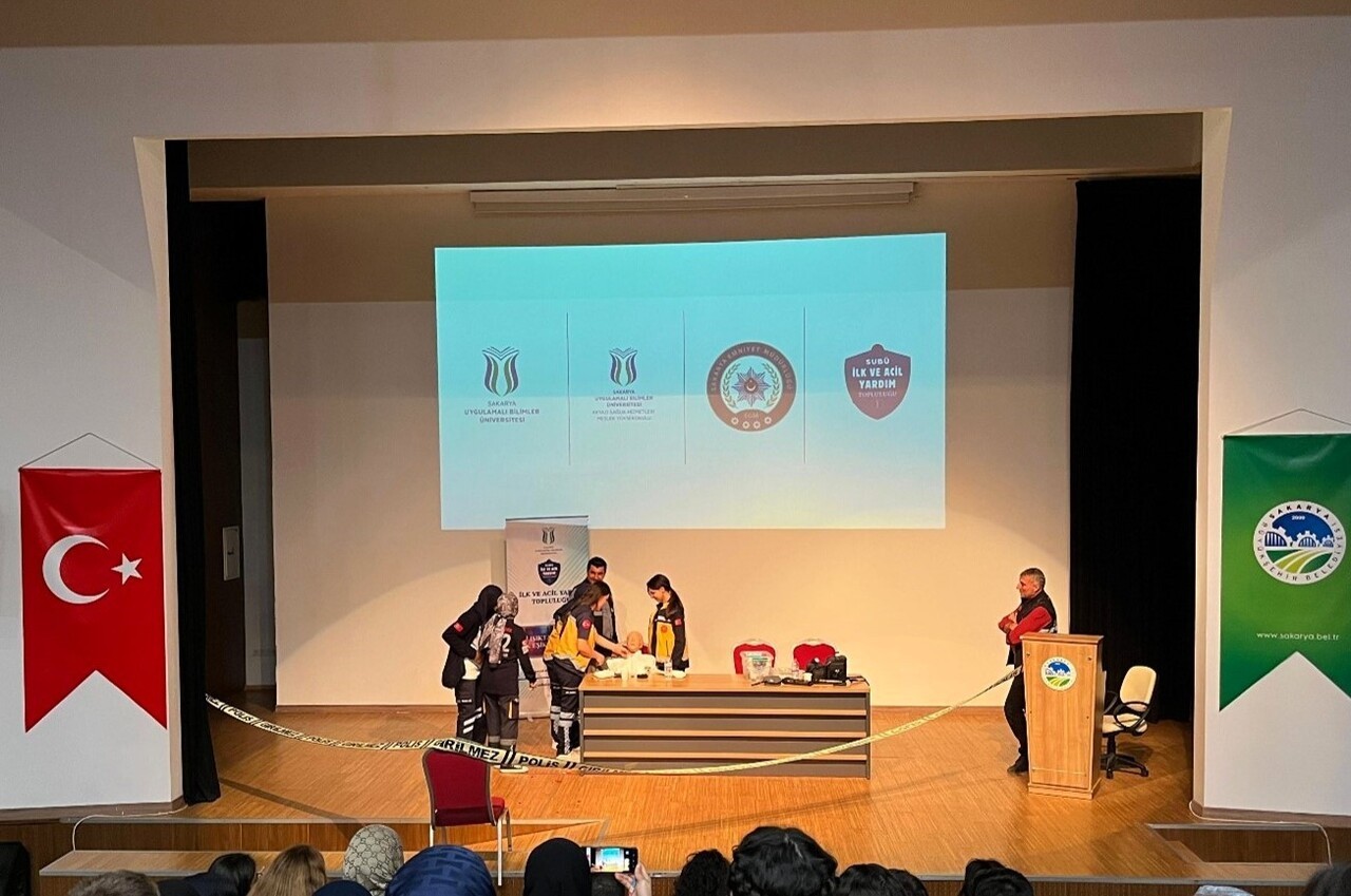 SUBÜ’DE DÜZENLENEN ETKİNLİKTE, HASTANE ÖNCESİ ADLİ VAKALARDA PARAMEDİKLERİN GÖREV VE...