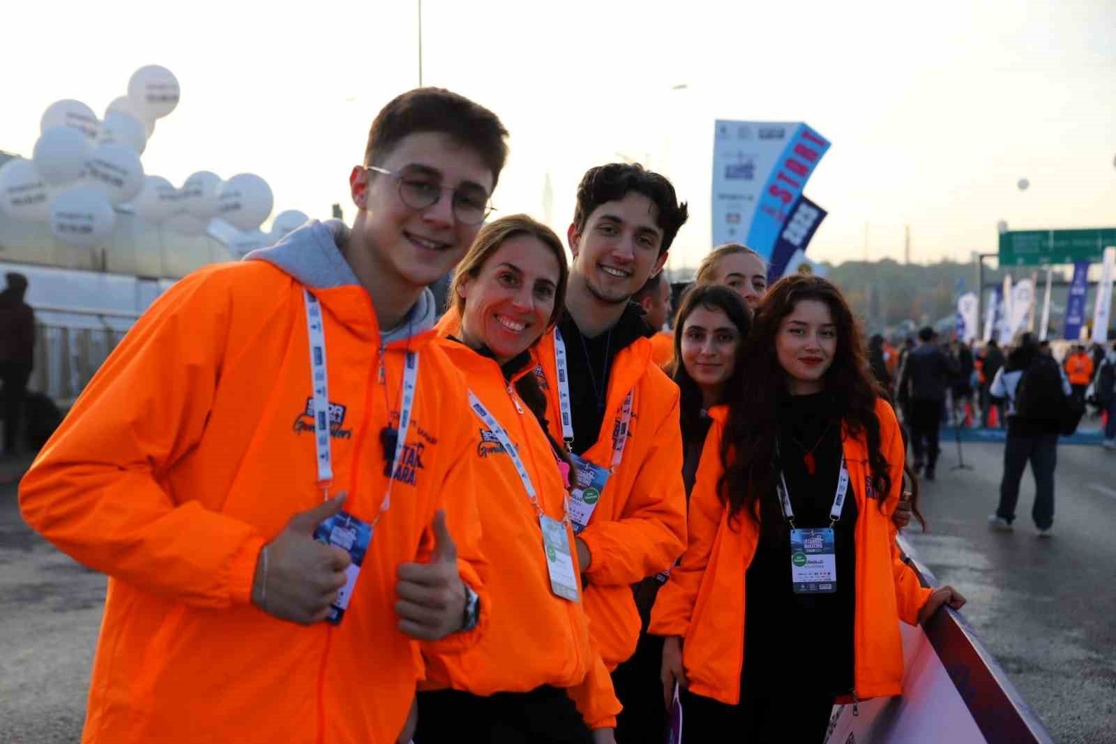 SUBÜ SPOR ETKİNLİK GÖNÜLLÜLERİ TOPLULUĞU ÜYESİ ÖĞRENCİLER, 47’NCİ İSTANBUL MARATONU’NDA GÖNÜLLÜ...
