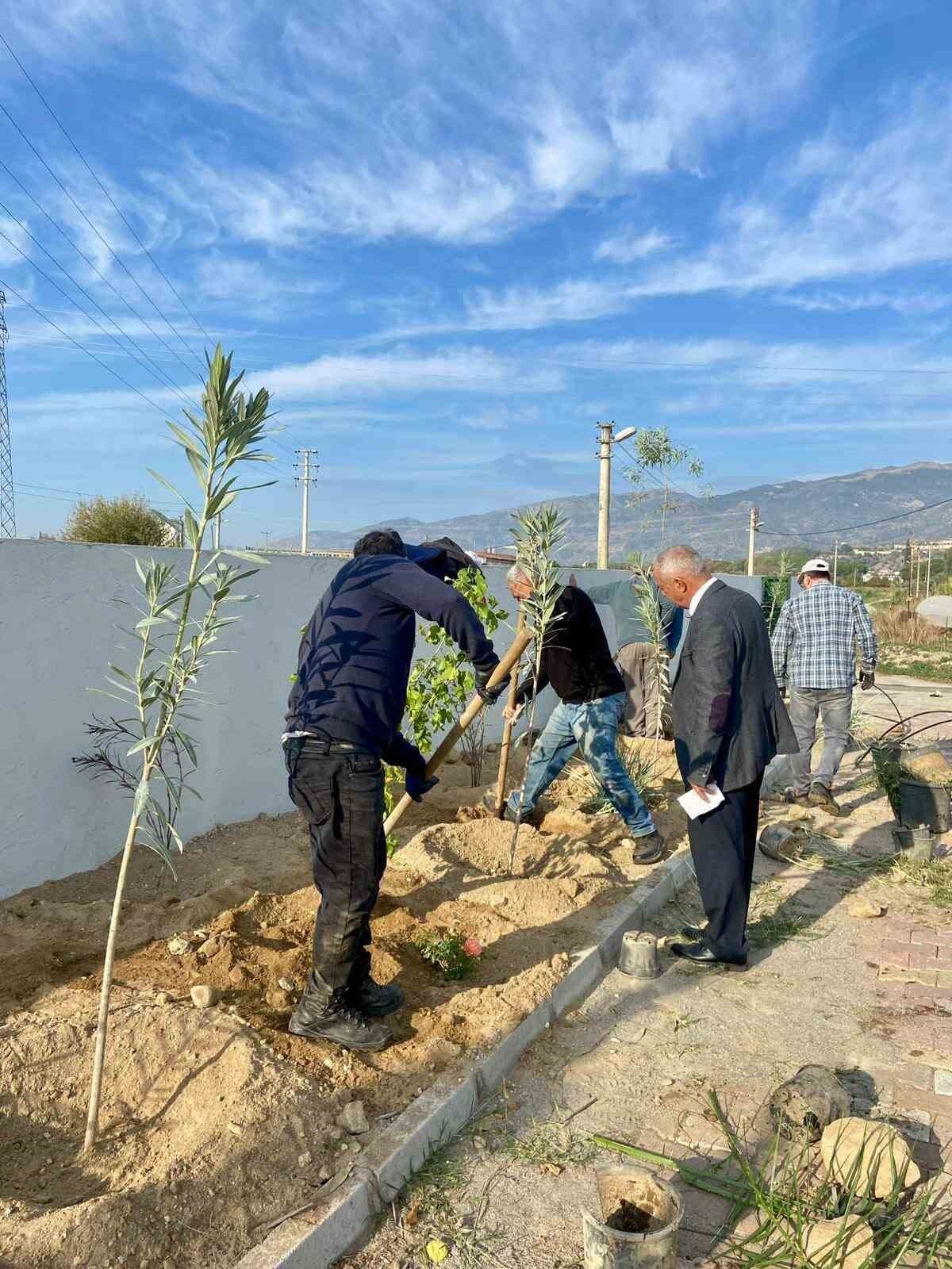 SULTANHİSAR BELEDİYESİ, EVCİL HAYVAN BAKIM VE REHABİLİTASYON MERKEZİ’NİN ÇEVRESİNİ YEŞİLLENDİRMEK...