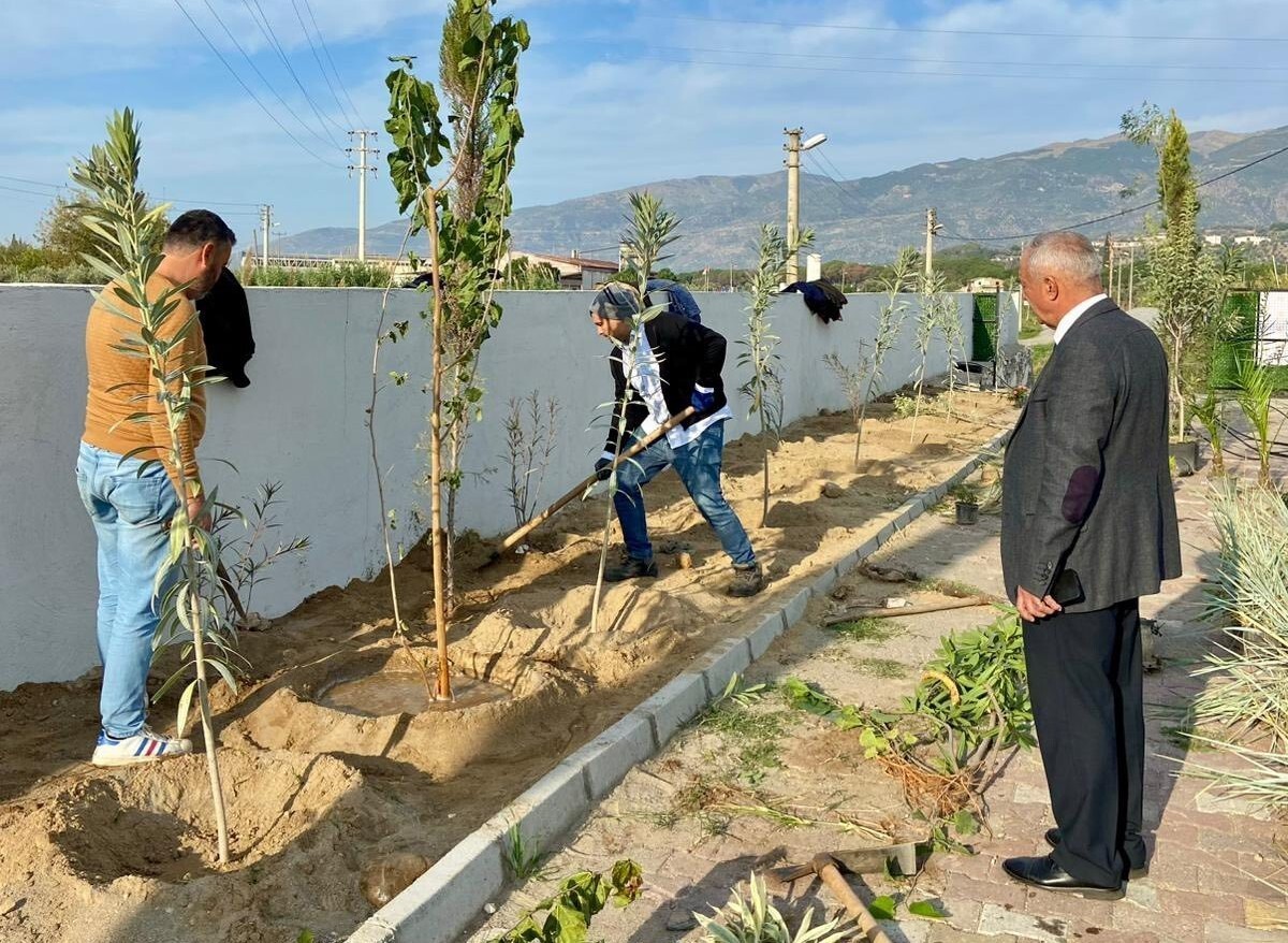 SULTANHİSAR BELEDİYESİ, EVCİL HAYVAN BAKIM VE REHABİLİTASYON MERKEZİ’NİN ÇEVRESİNİ YEŞİLLENDİRMEK...