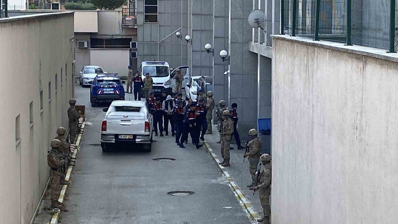 ŞÜPHELİ ŞAHISLARIN ADLİYEYE SEVK EDİLMESİ