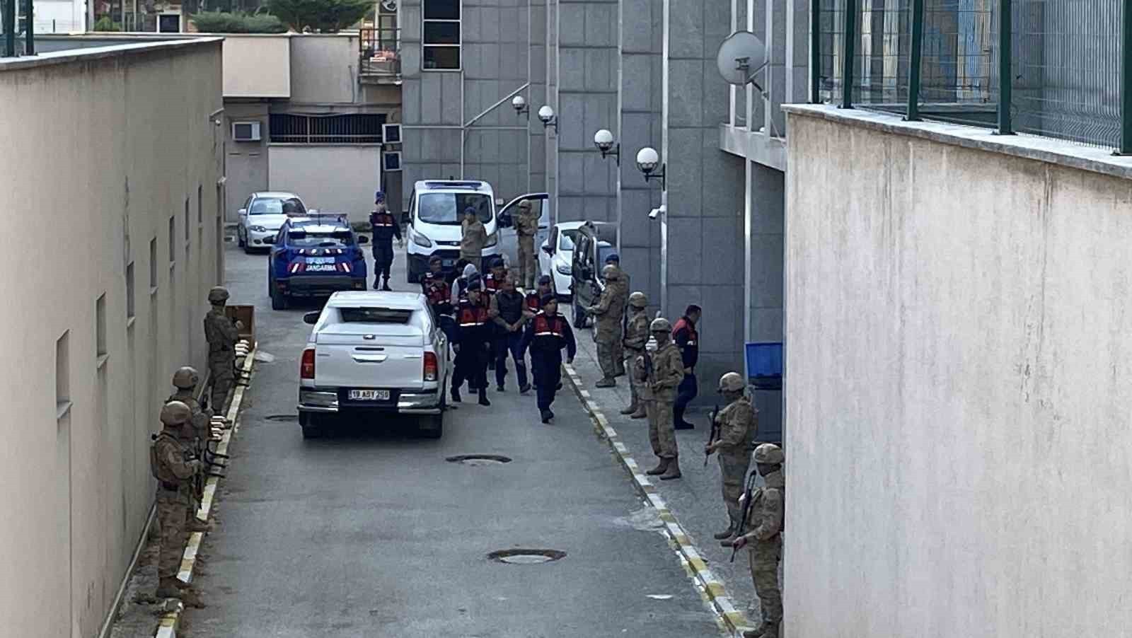 ŞÜPHELİ ŞAHISLARIN ADLİYEYE SEVK EDİLMESİ