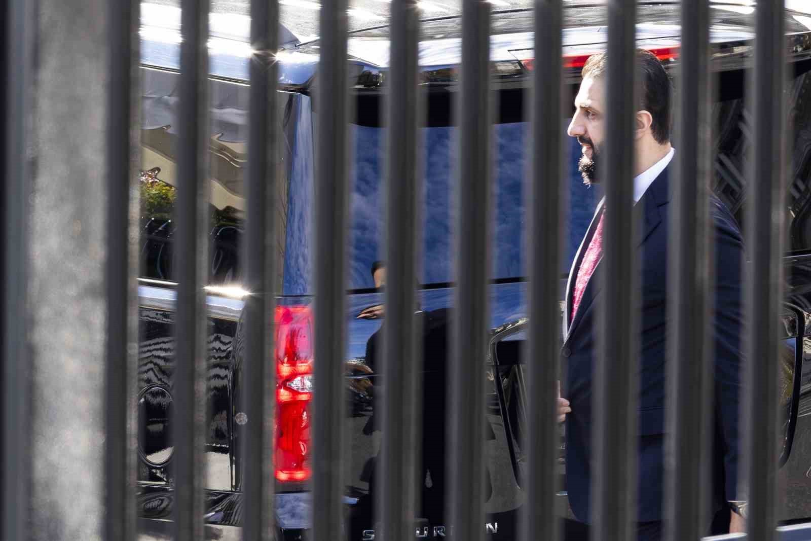 SURİYE DEVLET BAŞKANI AHMED EŞ-ŞARA, BEYAZ SARAY’DA ABD BAŞKANI DONALD TRUMP İLE BİR ARAYA GELDİ....