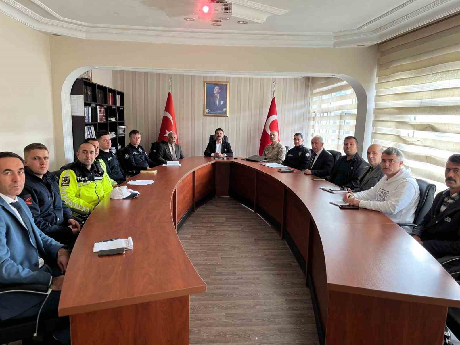 SUSUZ’DA KIŞ TEDBİRLERİ TOPLANTISI YAPILDI(KARS-İHA)