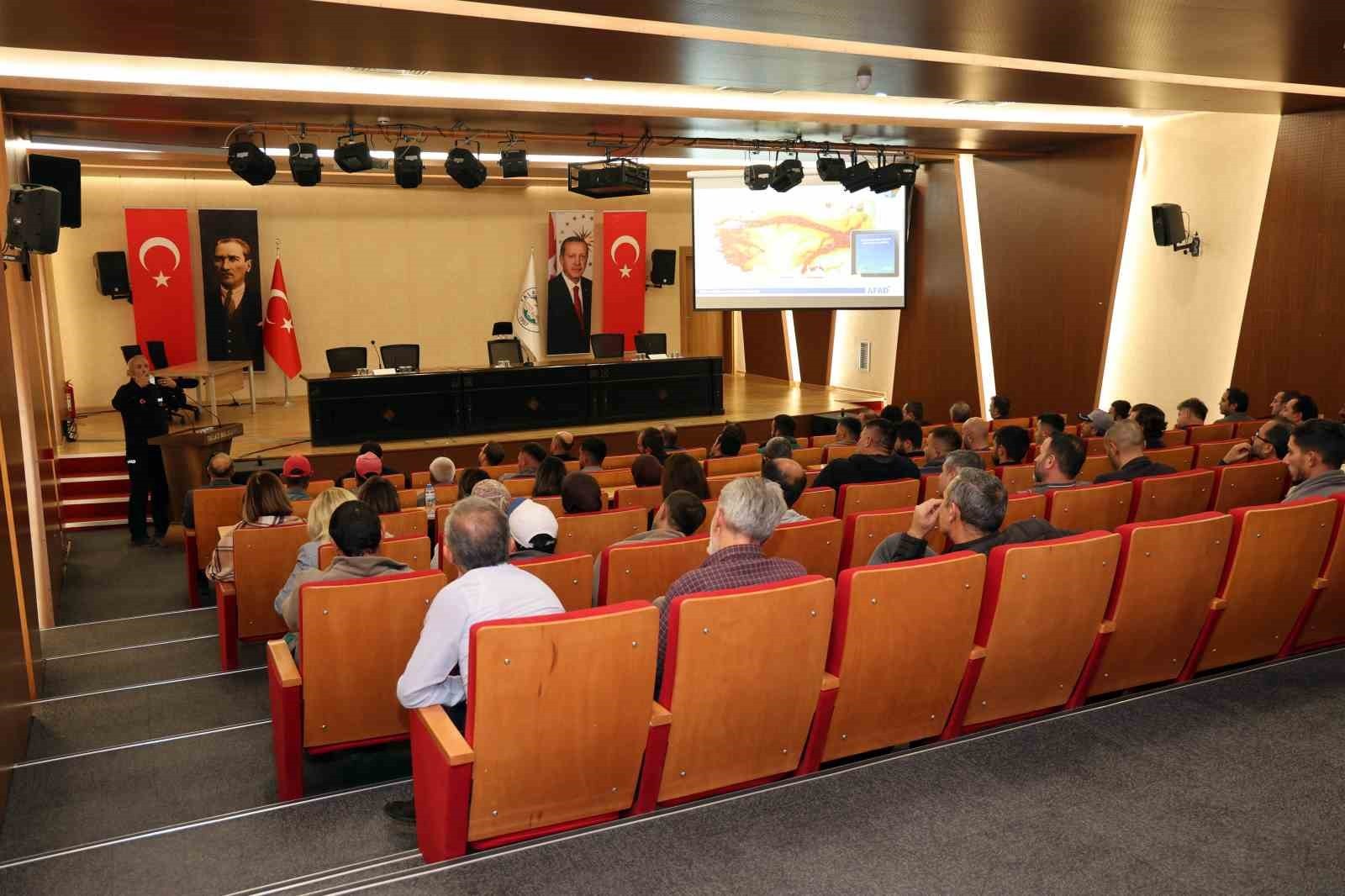 TALAS BELEDİYESİ VE KAYSERİ AFAD İL MÜDÜRLÜĞÜ İŞ BİRLİĞİNDE BELEDİYE PERSONELİNE YÖNELİK 'AFET VE...