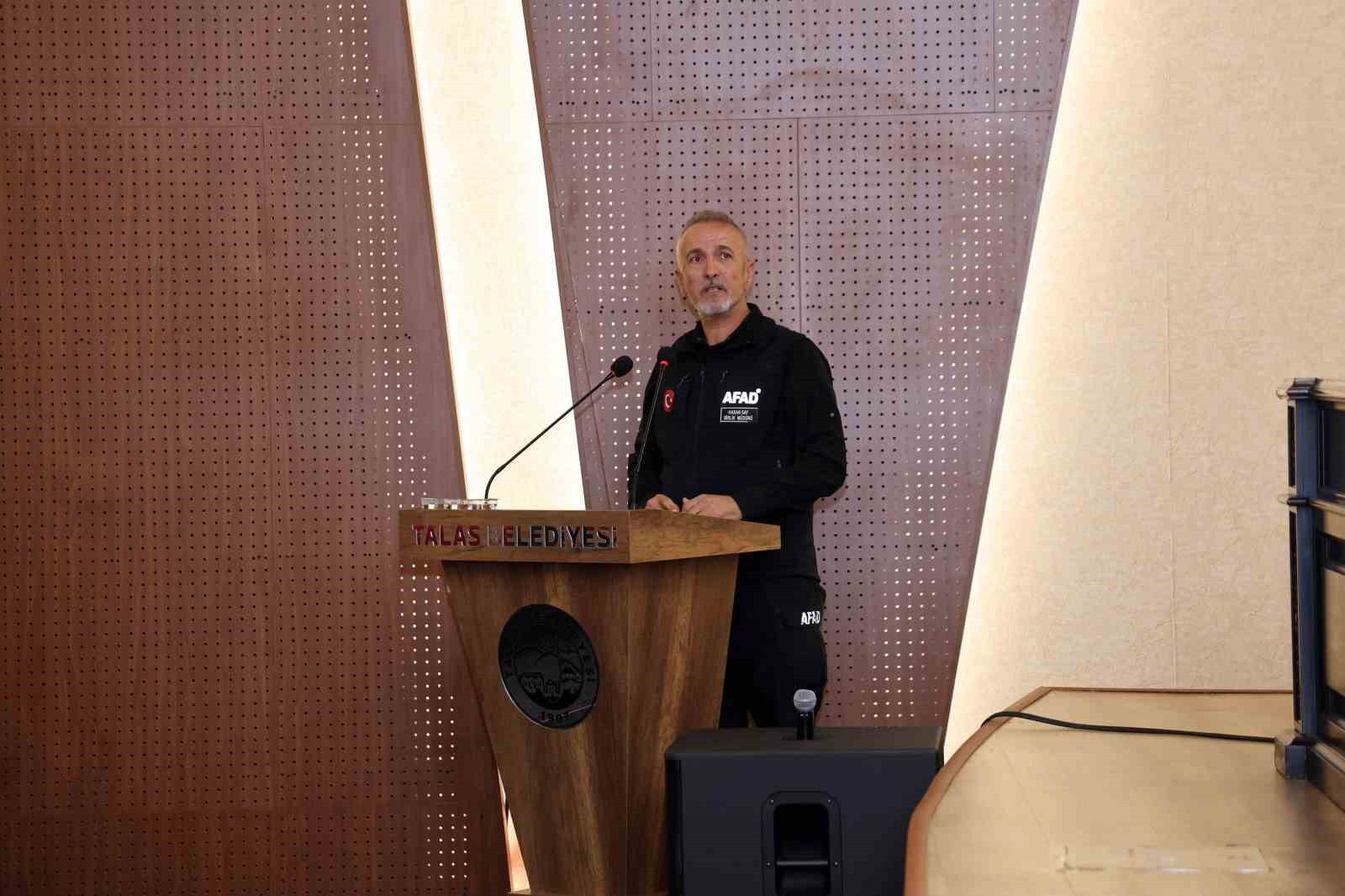 TALAS BELEDİYESİ VE KAYSERİ AFAD İL MÜDÜRLÜĞÜ İŞ BİRLİĞİNDE BELEDİYE PERSONELİNE YÖNELİK 'AFET VE...