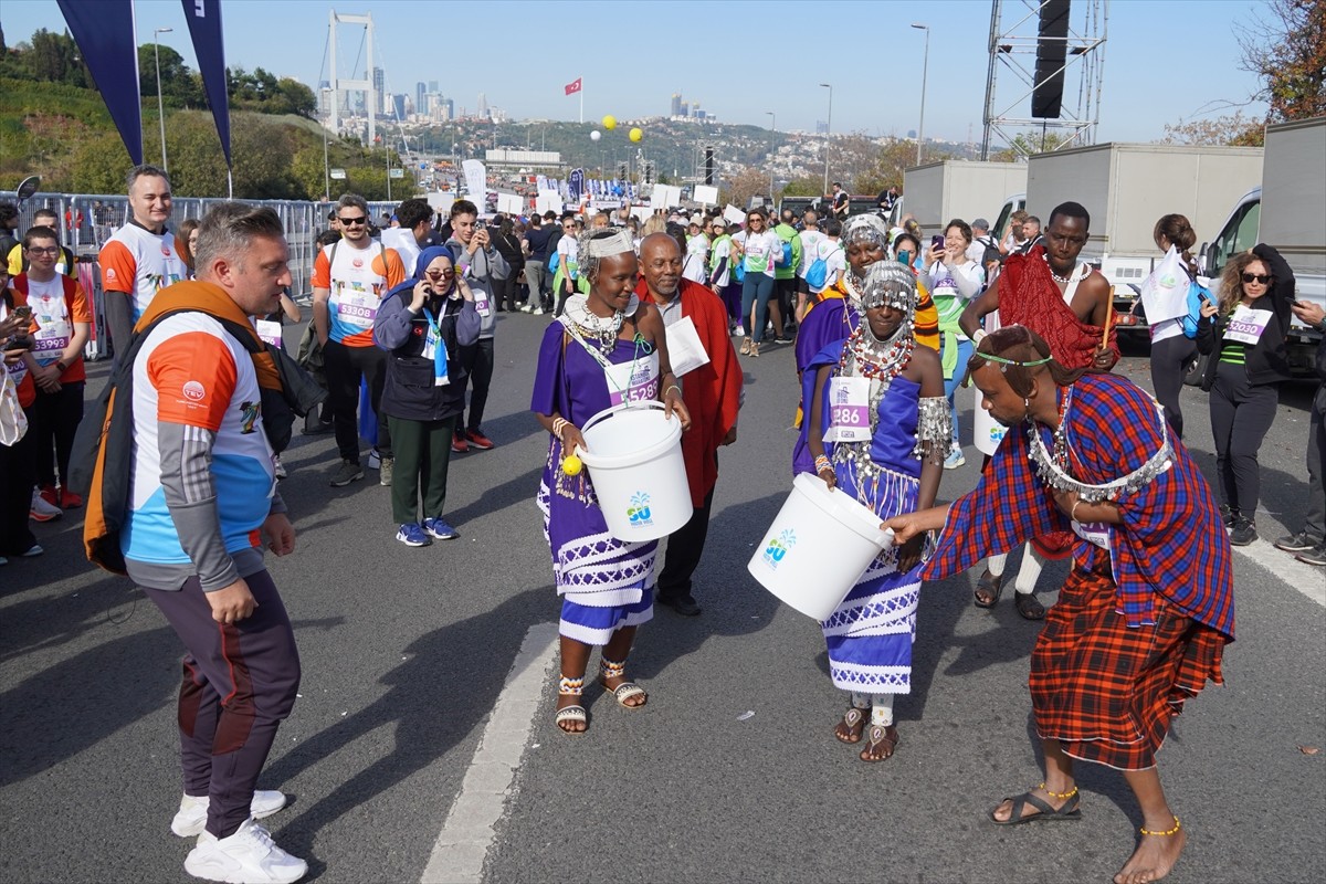 Tanzanya'dan gelen Masai kabilesi üyeleri yaşadıkları bölgelerdeki su sorununa dikkati çekmek için...