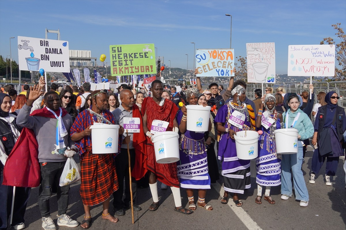 Tanzanya'dan gelen Masai kabilesi üyeleri yaşadıkları bölgelerdeki su sorununa dikkati çekmek için...