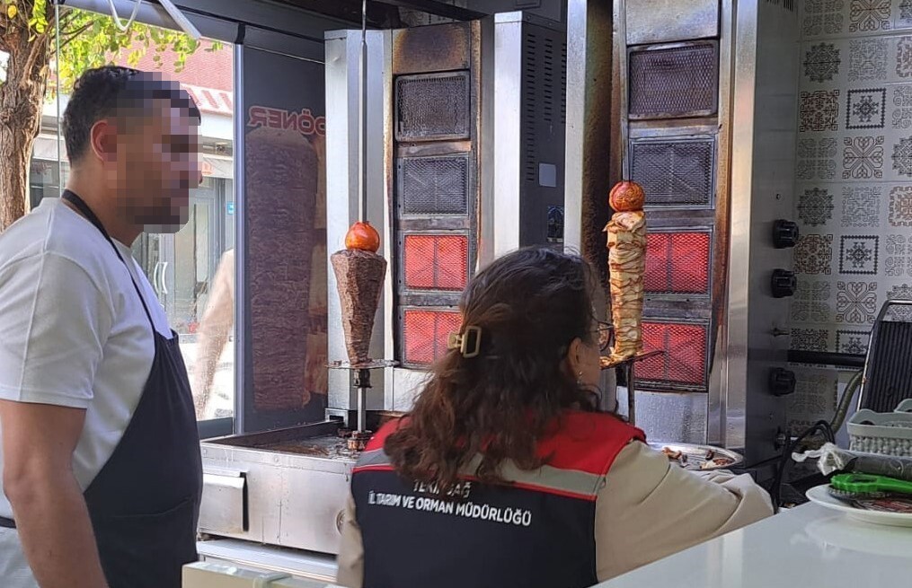 TEKİRDAĞ'IN HAYRABOLU İLÇESİNDE, İLÇE TARIM VE ORMAN MÜDÜRLÜĞÜ EKİPLERİ, GIDA GÜVENLİĞİNİN...