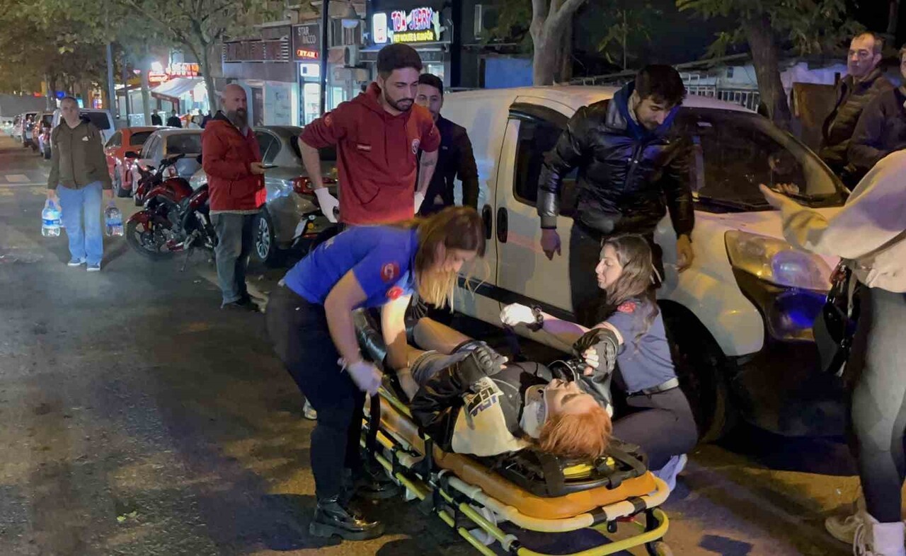 TEKİRDAĞ ÇORLU'DA RAMPADAN İNERKEN KONTROLDEN ÇIKIP PARK HALİNDEKİ ARACA ÇARPAN MOTOSİKLETLİ...